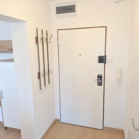 Apartment Grand Apartament - Bezproblemowy Ogolnie Dostepny Parking, Blisko Szpital Arkonska *