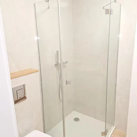 Grand Apartament - Bezproblemowy Ogolnie Dostepny Parking, Blisko Szpital Arkonska Apartment *