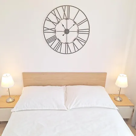 Apartment Grand Apartament - Bezproblemowy Ogolnie Dostepny Parking, Blisko Szpital Arkonska